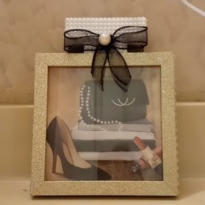 Reversible perfume bottle decor